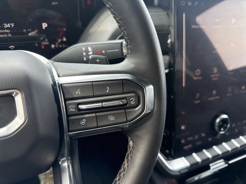 Used 2025 GMC Yukon Denali AWD/4WD image 32