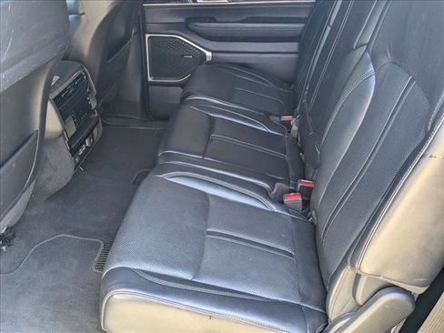 Used 2022 Jeep Wagoneer Series III image 19