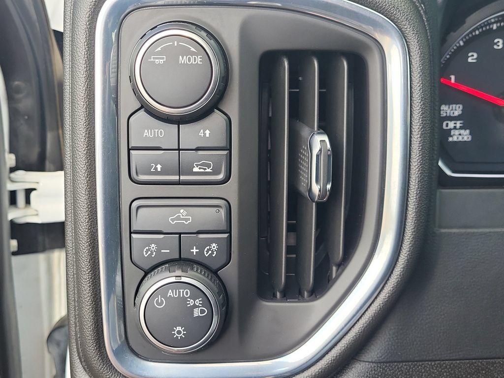 Used 2021 Chevrolet Silverado 1500 LT AWD/4WD image 34