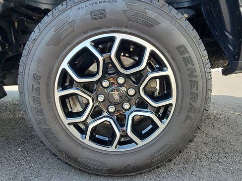 Used 2022 Ford F150 XLT w/ Equipment Group 302A High AWD/4WD image 9