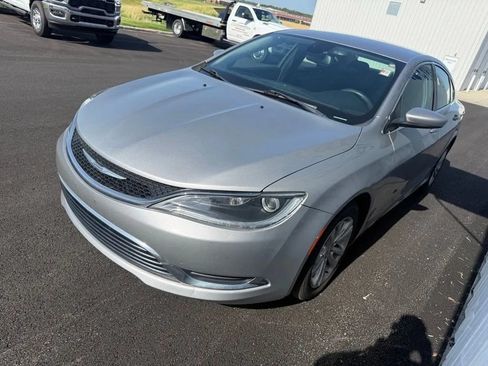 Used 2016 Chrysler 200 Limited FWD image 4