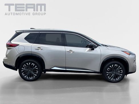Used 2025 Nissan Rogue Platinum w/ Tech Package FWD image 8