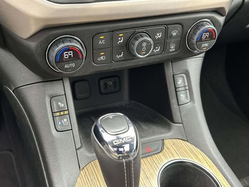 Used 2019 GMC Acadia Denali w/ Technology Package FWD image 25