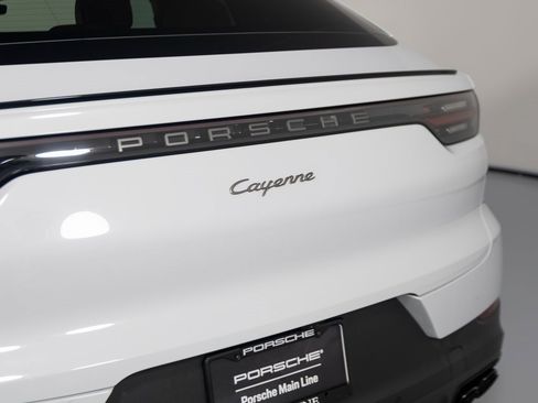 Certified 2023 Porsche Cayenne Platinum Edition image 15