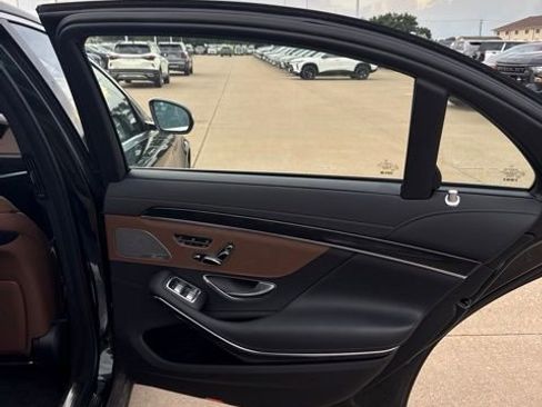 Used 2019 Mercedes-Benz S 560 4MATIC Sedan image 16