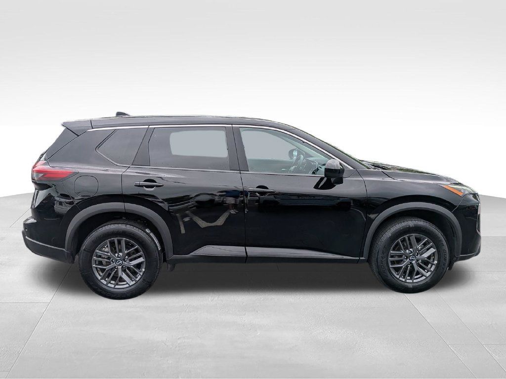 Used 2026 Nissan Rogue SV AWD/4WD image 12