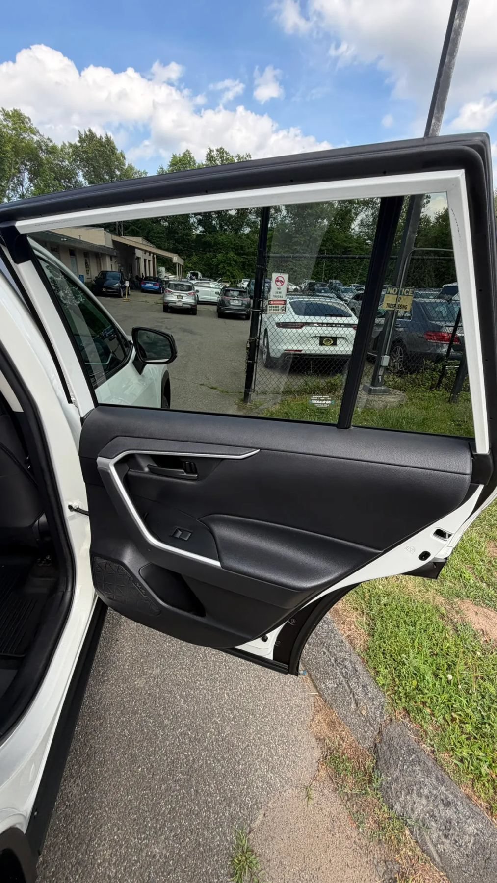 Used 2021 Toyota RAV4 LE AWD/4WD image 16