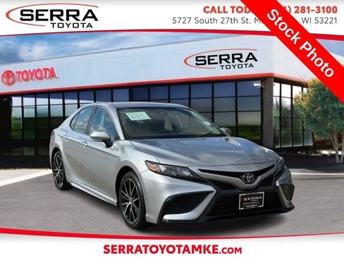 Used 2024 Toyota Camry SE image 1