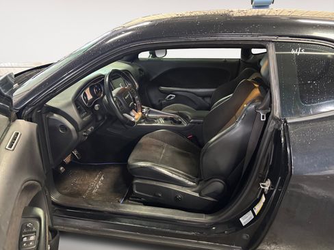 Used 2015 Dodge Challenger SRT image 9