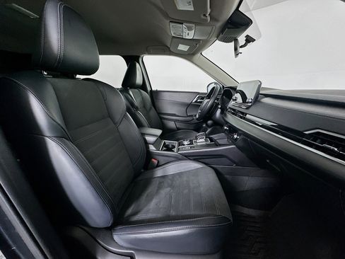 Used 2024 Mitsubishi Outlander SE image 32