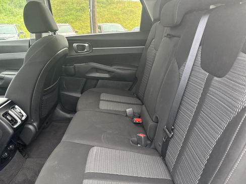 Used 2023 Kia Sorento LX AWD/4WD image 13
