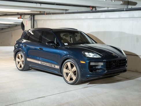 Used 2024 Porsche Cayenne Turbo AWD/4WD image 9