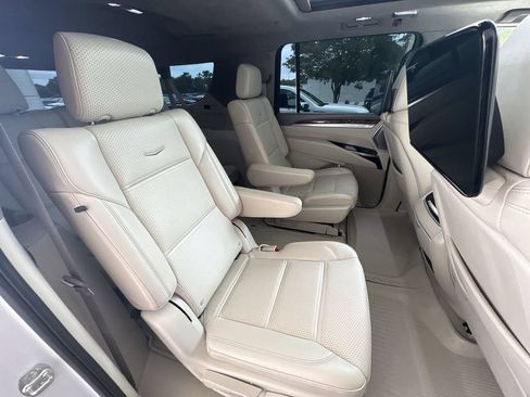 Certified 2025 Cadillac Escalade ESV Sport Platinum w/ LPO, Floor Liner Package AWD/4WD image 28
