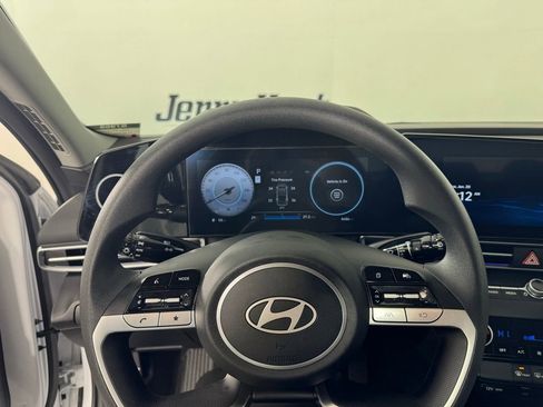 Used 2024 Hyundai Elantra SEL image 21