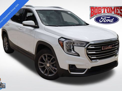 Used 2024 GMC Terrain SLT FWD image 1