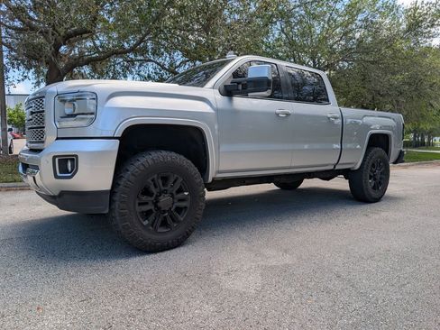 Used 2019 GMC Sierra 2500 SLT w/ Duramax Plus Package image 3