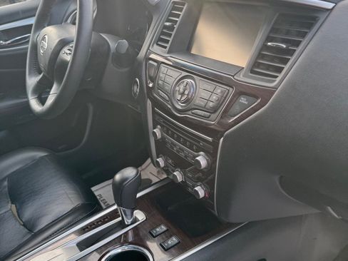 Used 2015 Nissan Pathfinder SL w/ SL Tech Package FWD image 16