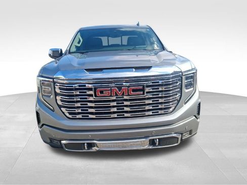 Used 2024 GMC Sierra 1500 Denali w/ Technology Package AWD/4WD image 2