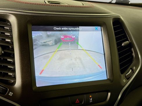 Used 2022 Jeep Cherokee Trailhawk AWD/4WD image 14