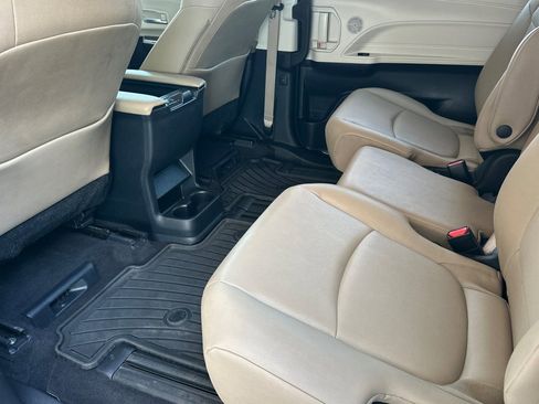 Used 2024 Toyota Sienna XLE image 12
