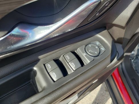 Used 2023 GMC Terrain SLE w/ Driver Convenience Package image 26