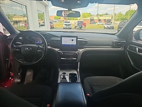 Used 2020 Ford Explorer XLT AWD/4WD image 13