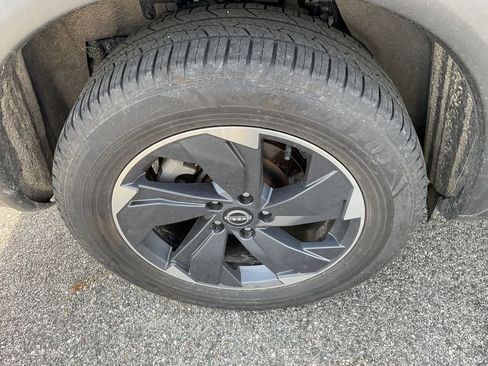 Used 2024 Nissan Rogue SV image 10