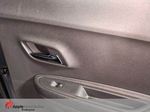 Used 2016 Chevrolet Trax LT w/ LT Sun and Sound Package image 33