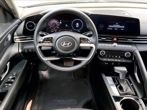 Used 2024 Hyundai Elantra SEL w/ Convenience Package image 5