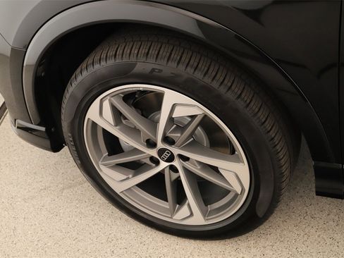 New 2025 Audi Q3 2.0T Premium image 30