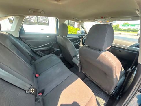 Used 2021 Volkswagen Jetta SE FWD image 28