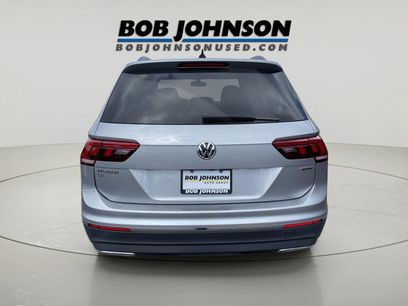 Used 2020 Volkswagen Tiguan SE w/ Panoramic Sunroof Package