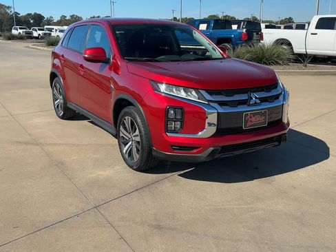 Used 2024 Mitsubishi Outlander Sport SE image 2