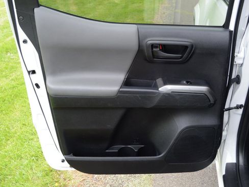 Used 2023 Toyota Tacoma SR5 w/ Technology Package image 20