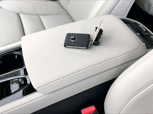 New 2026 Volvo XC90 T8 Ultra w/ Protection Package Premier image 30