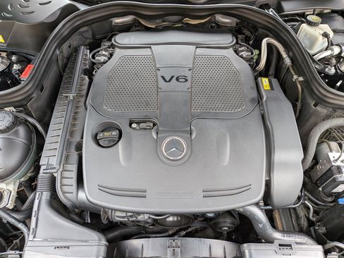 Used 2013 Mercedes-Benz E 350 4MATIC Sedan image 37