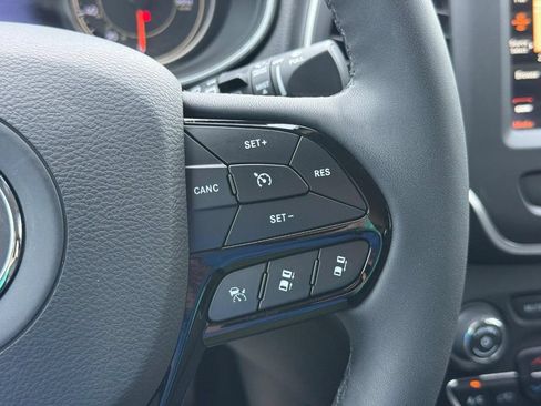 Used 2023 Jeep Cherokee Altitude Lux AWD/4WD image 16