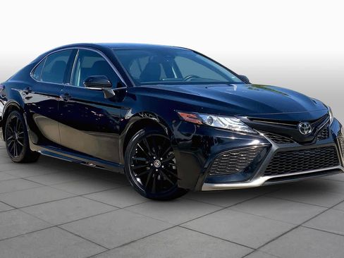 Used 2024 Toyota Camry XSE FWD image 3