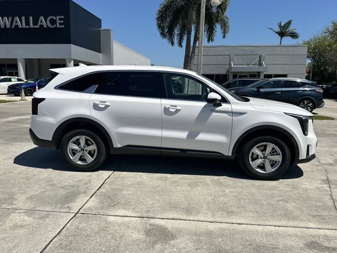 New 2026 Kia Sorento LX FWD image 5