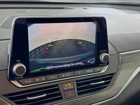 Used 2025 Nissan Altima 2.5 SV image 21