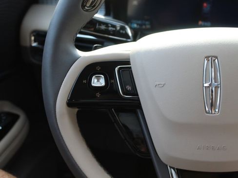 Used 2024 Lincoln Corsair AWD w/ Equipment Group 101A image 11