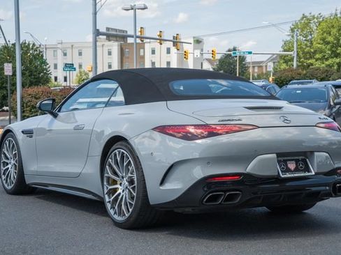 Used 2022 Mercedes-Benz SL 55 AMG 4MATIC w/ Driver Assistance Package image 9