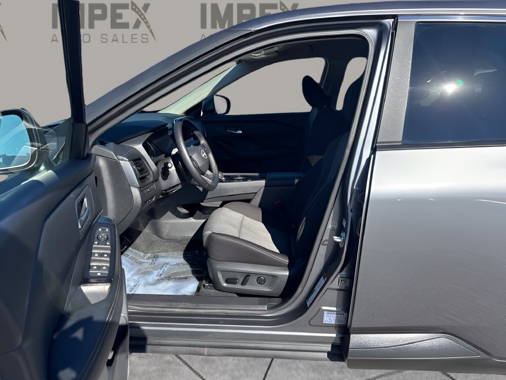 Used 2026 Nissan Rogue SV FWD image 9