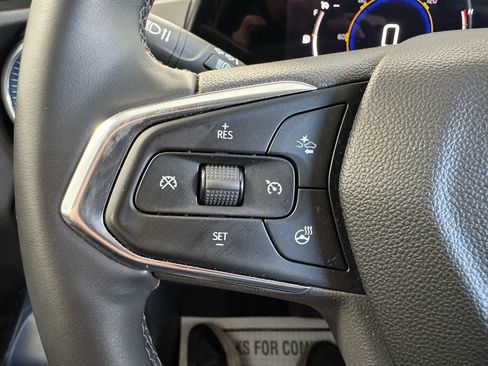 Used 2025 Chevrolet Trax LT w/ LT Convenience Package FWD image 31