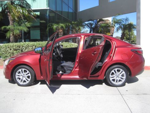 Used 2017 Toyota Yaris iA FWD image 5