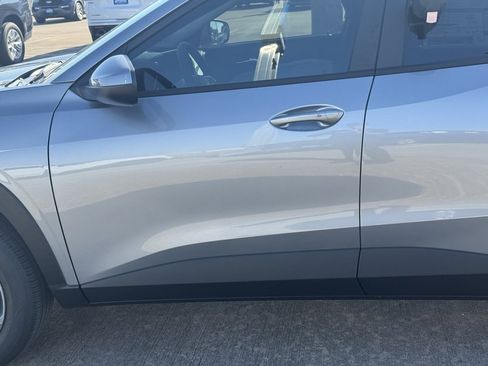 New 2026 Chevrolet Trax LT w/ Sunroof Package image 18