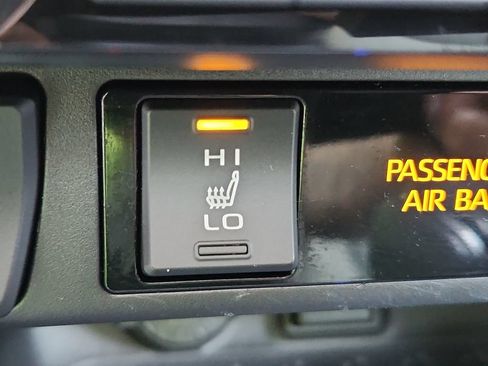 Used 2020 Toyota RAV4 XLE Premium AWD/4WD image 20