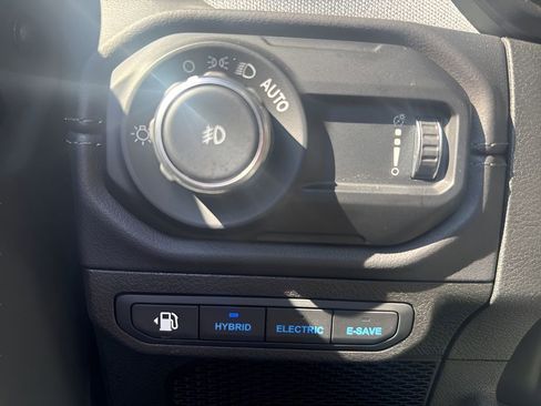 Used 2025 Jeep Wrangler Unlimited Sahara AWD/4WD image 23