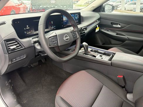 New 2026 Nissan Sentra SR FWD image 12