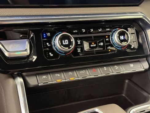 Used 2023 GMC Sierra 1500 Denali w/ Technology Package AWD/4WD image 19